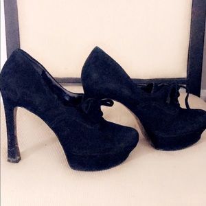 Guess Closed Toe Heels